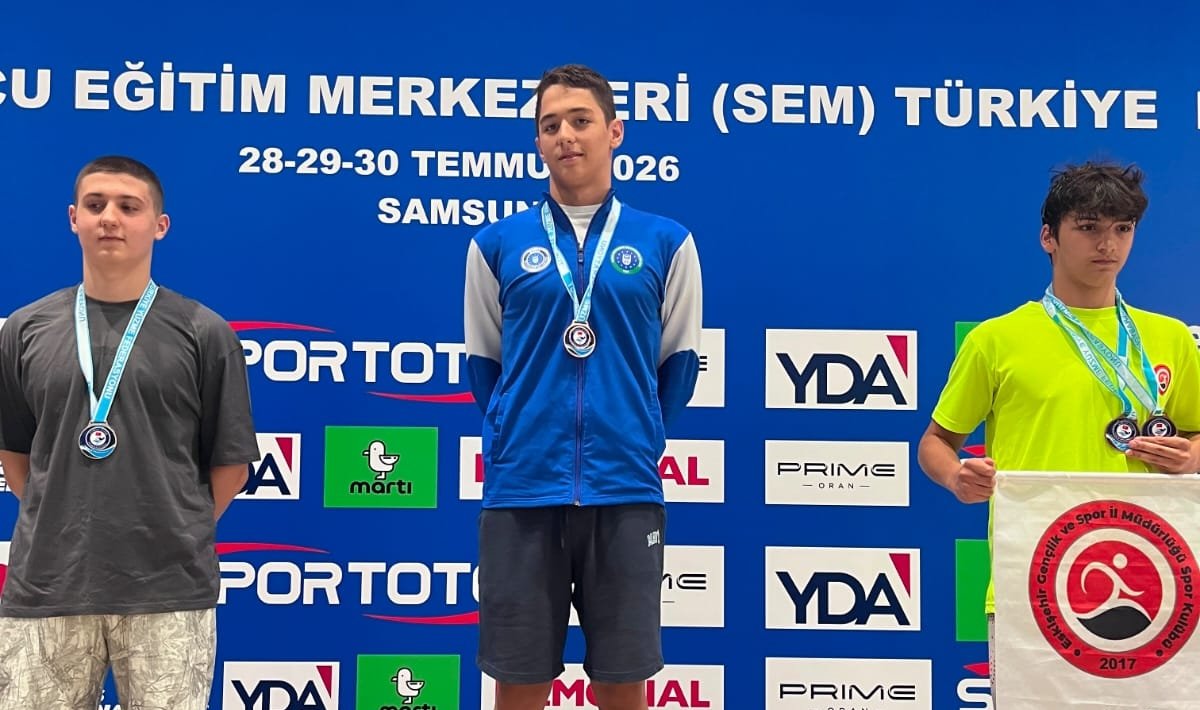 Bursa Büyükşehirli genç yüzücülerden üç madalya