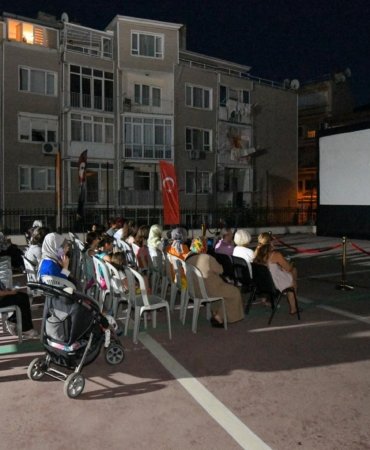 yaz-aksamlari-acik-hava-sinemasi-1