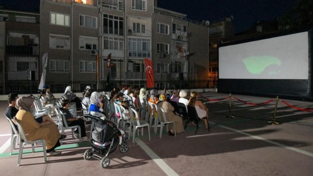 yaz-aksamlari-acik-hava-sinemasi-1