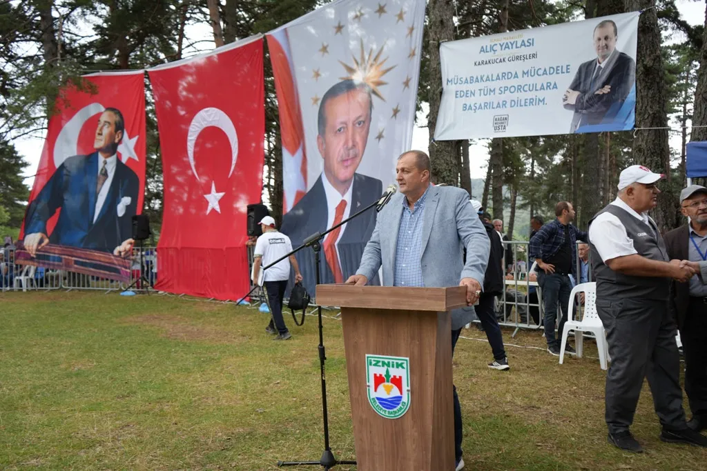 İznik'te organik maviyemiş hasadı başladı