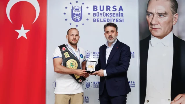 Dünya şampiyonu Fazlı Eryılmaz’a Bursa’da tebrik