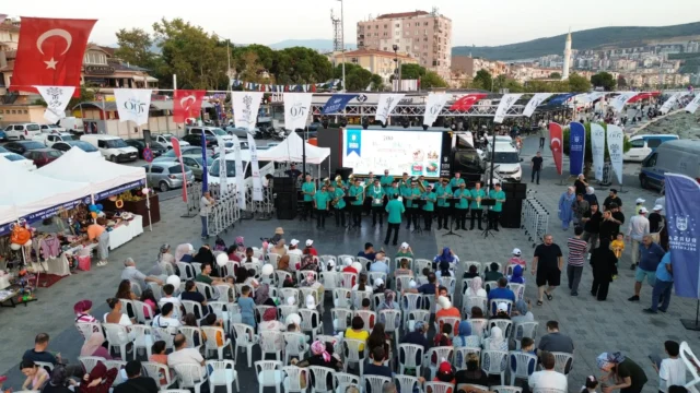 37659_MTZhOGU4Y2_12