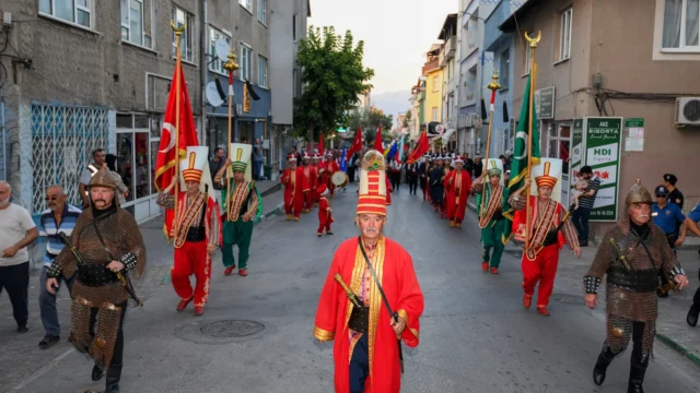 Osmangazi’de Uluslararası Balkan Festivali Kortejle Başladı