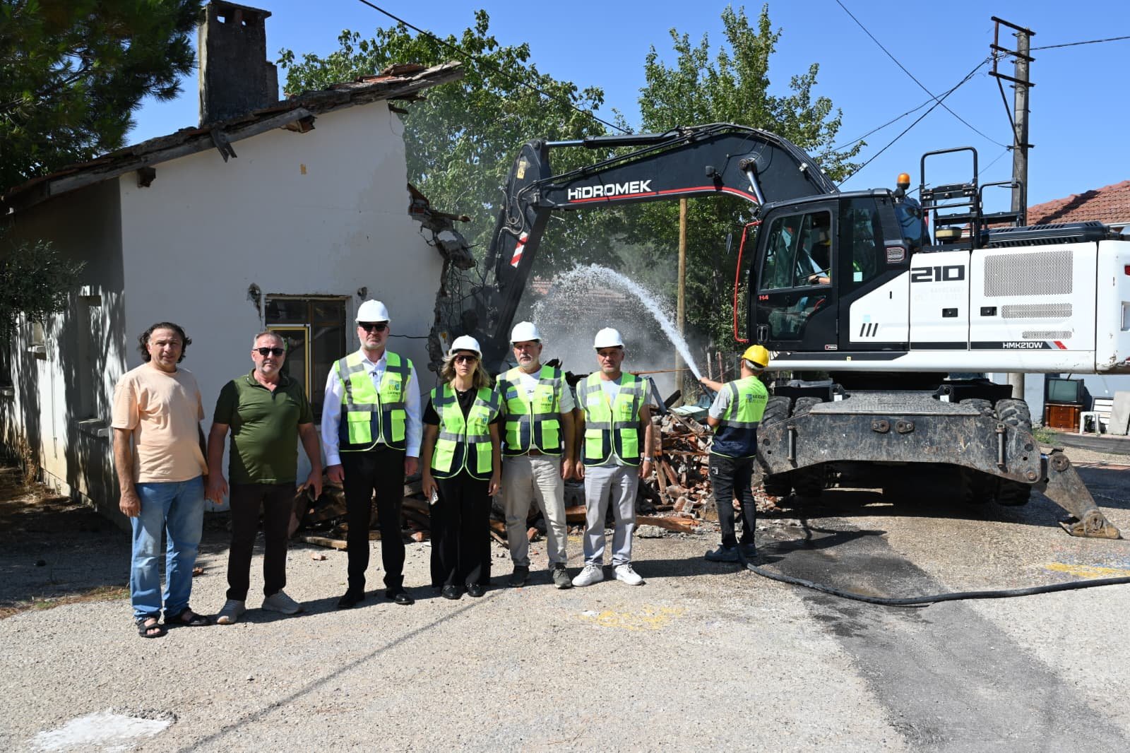 Karacabey Dağkadı Mahallesi metruk yapı yıkımı