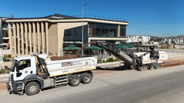 Kozluca Bulvarı asfalt kaplama çalışması