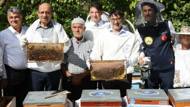 Bursa’da üreticiyle Büyükşehir el ele: Keles’te bal hasadı