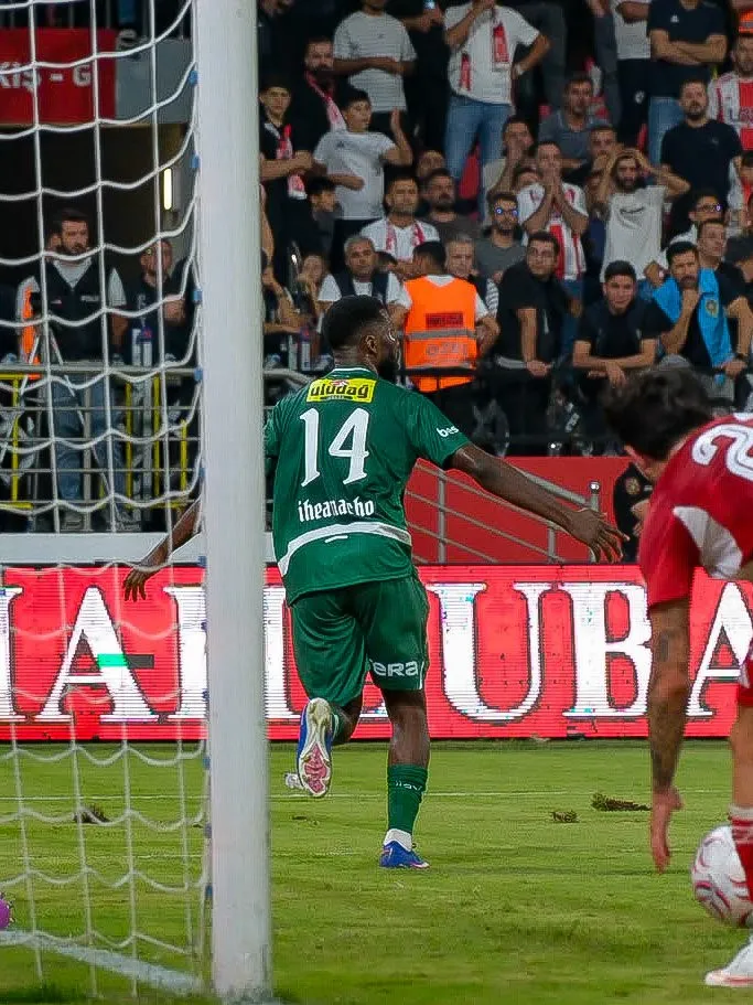Iheanacho sahneye çıktı, Timsah zirveye yürüdü