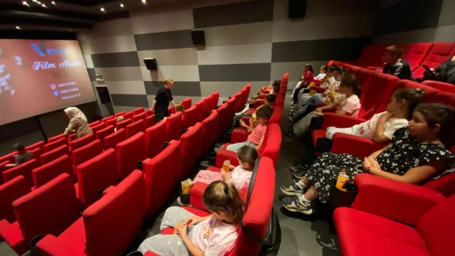 Bursa’da Çocuklara Sinema Sürprizi: Keyifli Bir Gün Geçirdiler