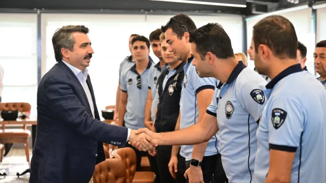 Oktay Yılmaz’dan Zabıtalara Mesaj: “Zabıta Belediyenin Üniformasıdır”