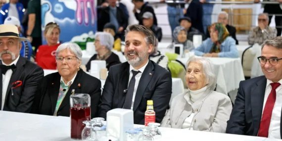 Bursa’da 1 Ekim Dünya Yaşlılar Günü huzurevinde kutlandı