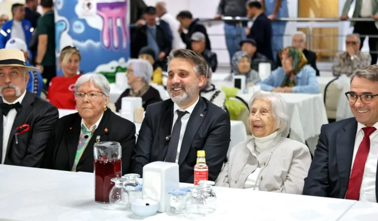 Bursa’da 1 Ekim Dünya Yaşlılar Günü huzurevinde kutlandı