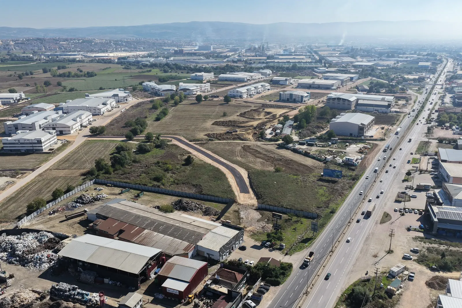İnegöl’e 7 kilometrelik yeni yol: Çalışmalar Akhisar’da başladı